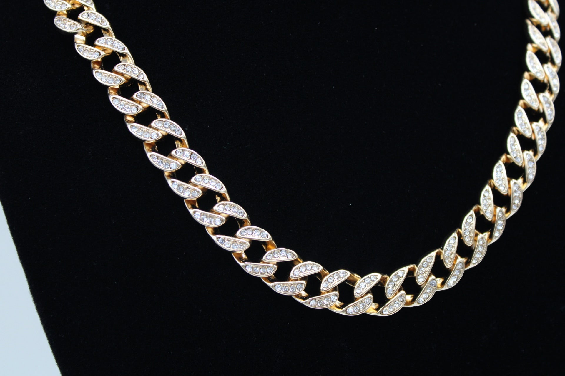 Chain Link Necklace with Stud earrings - Monique Fashion Accessories