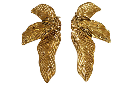 Pair of gold leaf-shaped earrings 