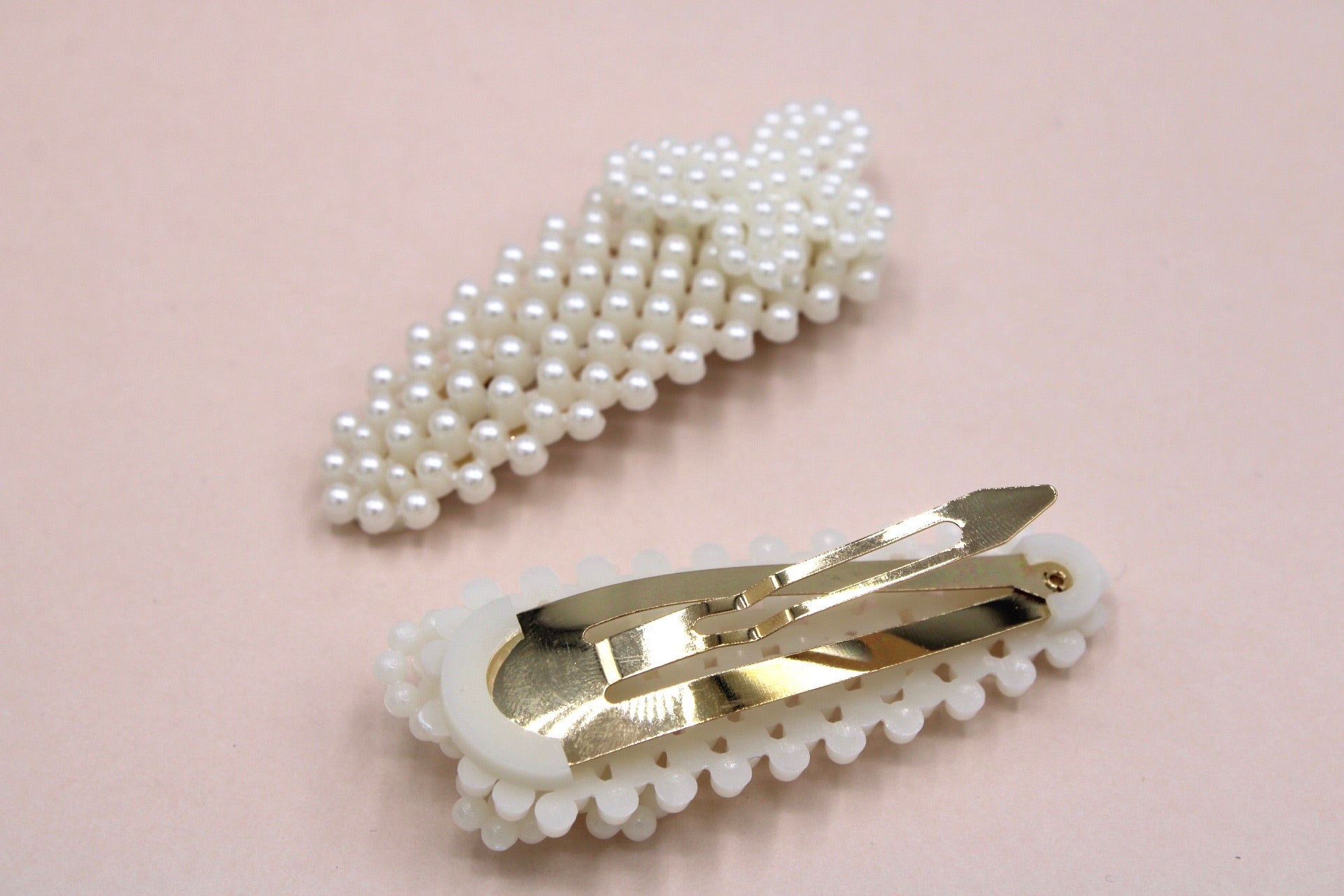 Pearl clips - Monique Fashion Accessories