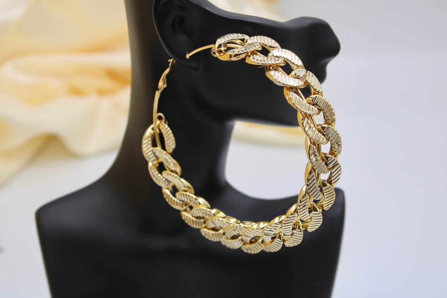 Linked up hoops - Monique Fashion Accessories