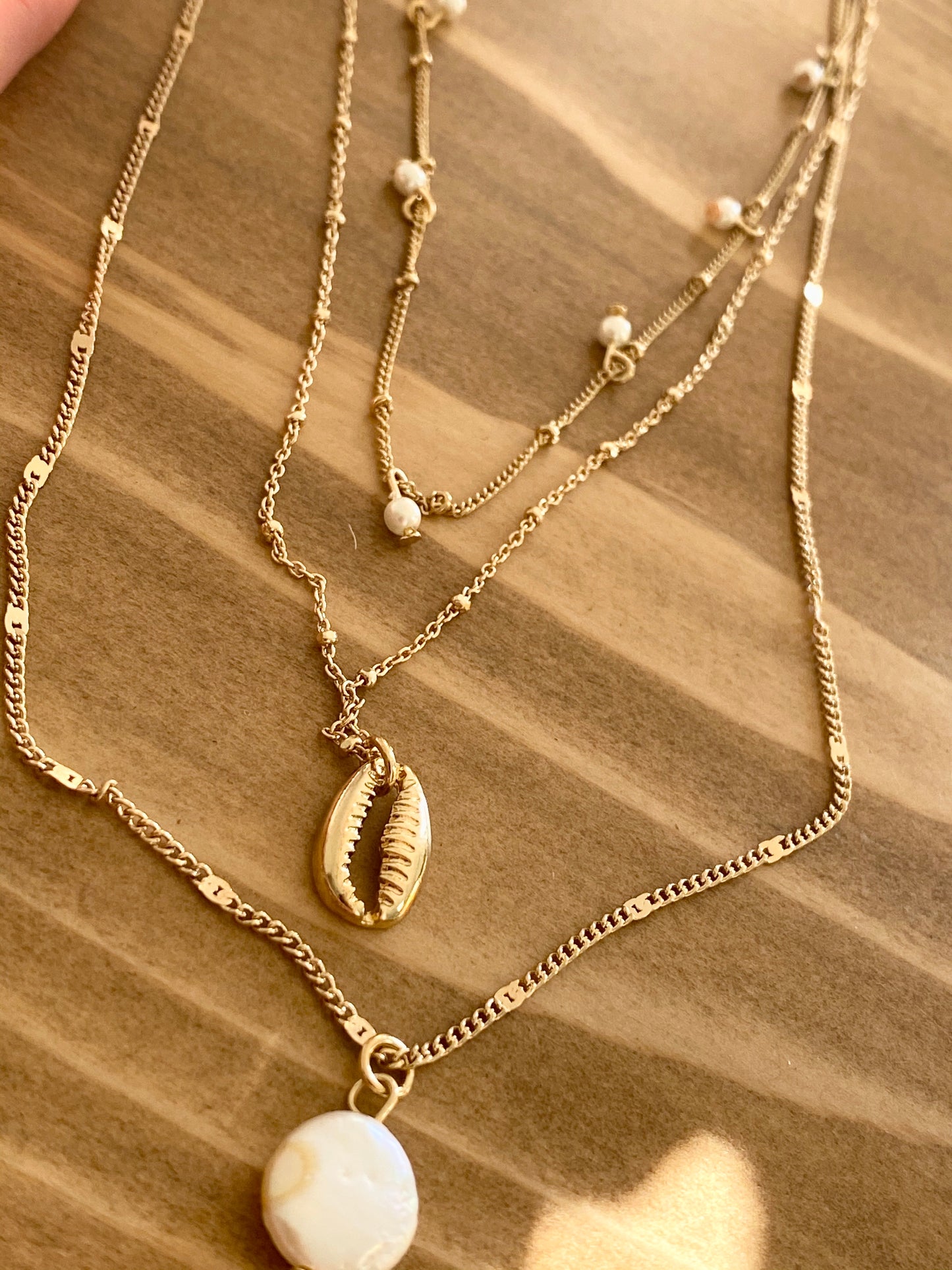 Gold layered seashell - Monique Fashion Accessories