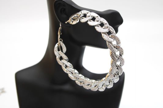 Linked up hoops - Monique Fashion Accessories